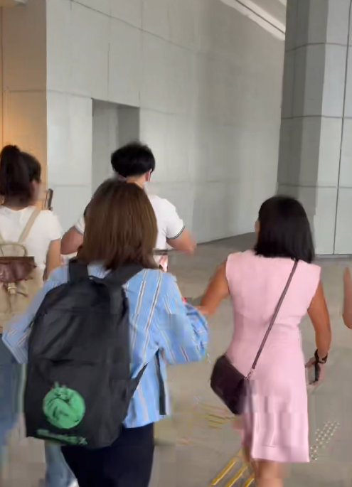 直击宗氏百亿财产纠纷案：一方代表进行文件签署
