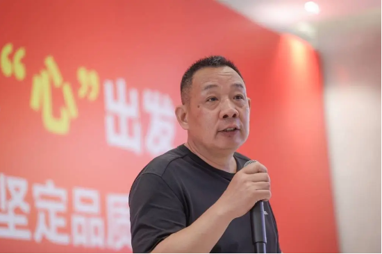胖东来招聘惹争议！八成岗位要求本科或30岁以下，是否涉嫌歧视？