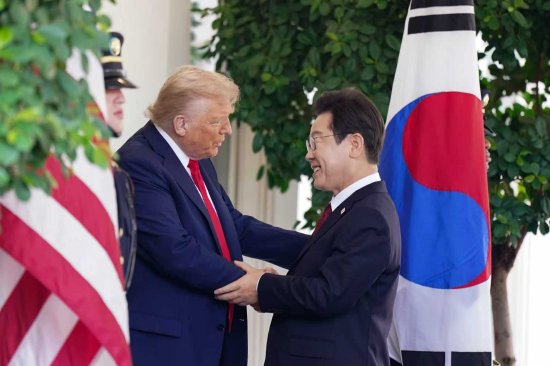 韩国总统李在明访美发起魅力攻势 特朗普称仍将维持美韩关税协议