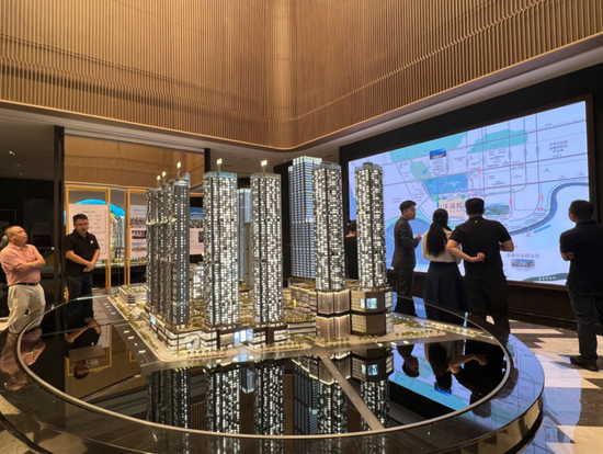 楼市新政刷屏！“连夜转定金，一大早订房”