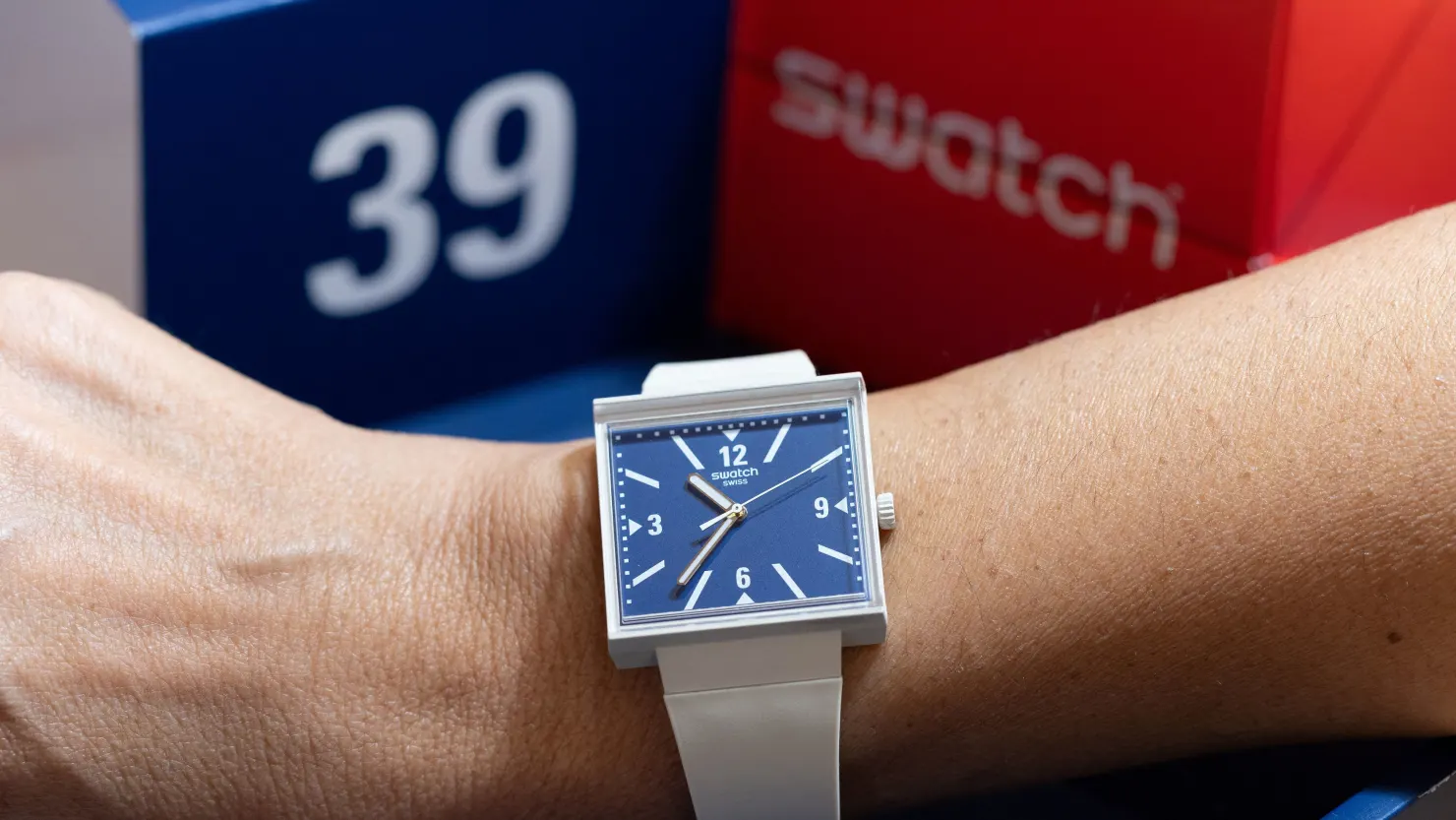 战力爆“表”？瑞士Swatch推出特别款手表 专门嘲讽特朗普关税