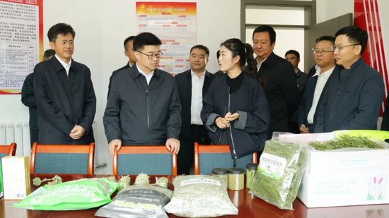 进出口银行董事长陈怀宇赴甘肃省调研