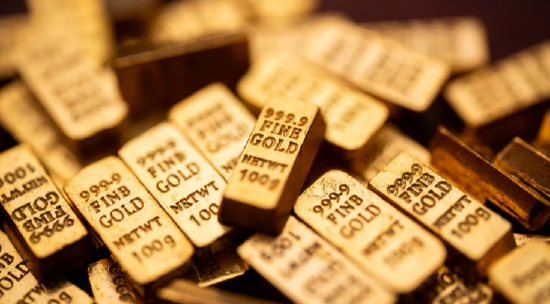 黄金价格首次突破每盎司4000美元
