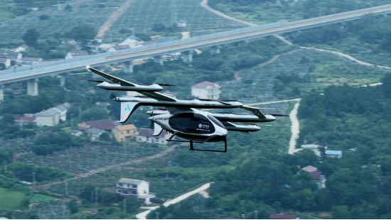 低空经济从概念走向现实，复合翼eVTOL率先落地运输场景
