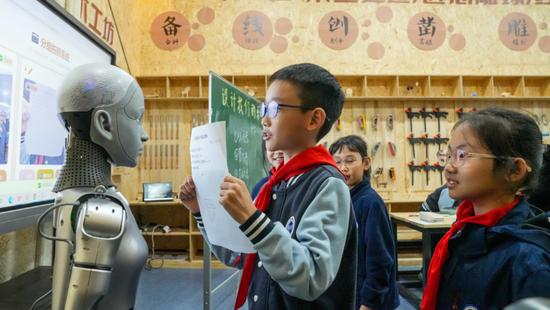 全球首款! “机器人老师”在合肥开讲