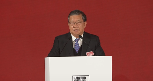 龙永图:科学技术是推动经济全球化的决定性力量 龙永图:科学技术是推动经济全球化的决定性力量