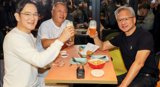 黄仁勋首尔炸鸡晚餐引发股价飙升 黄仁勋首尔炸鸡晚餐引发股价飙升